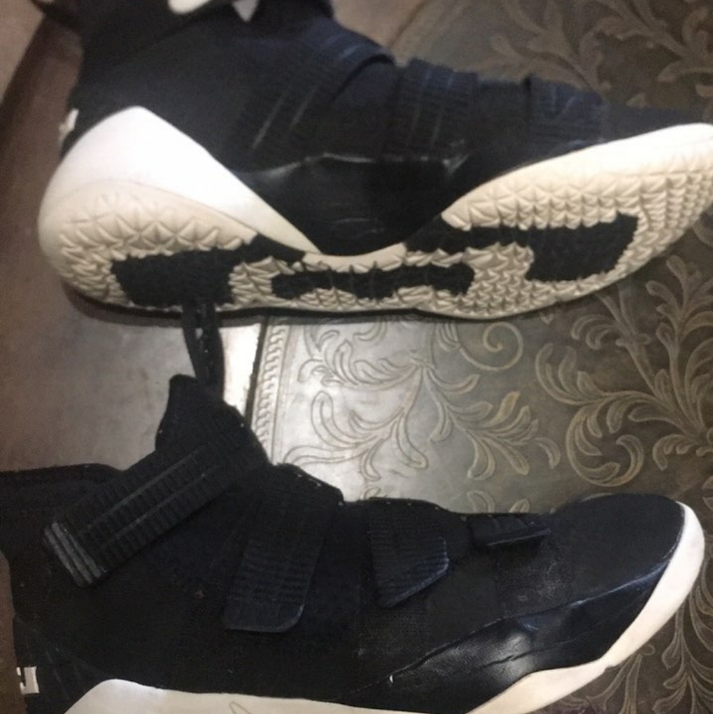 Nike LeBron zoom solider shoes